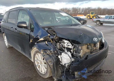 2012 Toyota Sienna Limited 7 Passenger z USA, uszkodzony, nr VIN 5TDDK3DC1CS037027